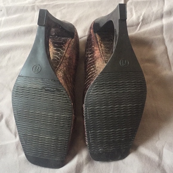 Faux snakeskin wedges - Picture 2 of 3